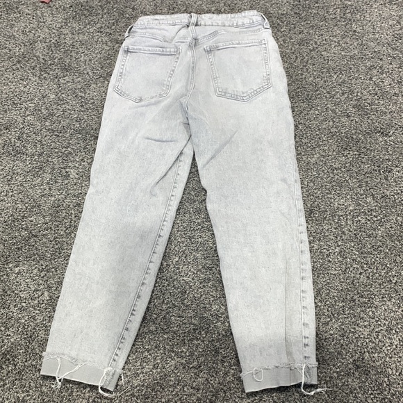 Used Old Navy Women’s Size 6 O.G. Straight Leg High Rise Jeans - Picture 2 of 4